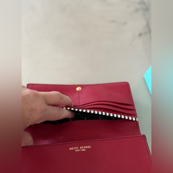 Henri Bendel Kangaroo Wallet - Picture 6 of 8